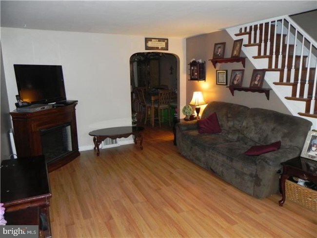 Building Photo - 2421 Bond Ave