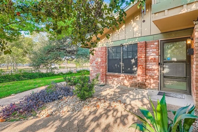Foto del edificio - 9507 Quail Village Ln