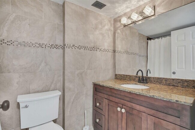 Building Photo - 18041 Biscayne Blvd