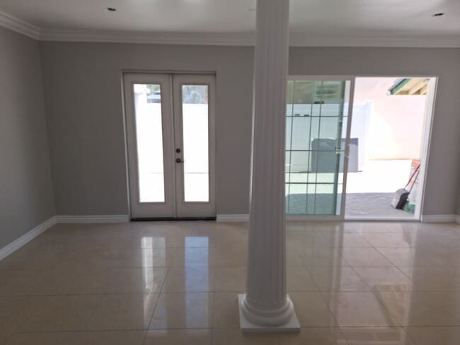 sala de estar - 7920 Shoshone Ave