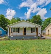 Building Photo - 2903 S Hawthorne St