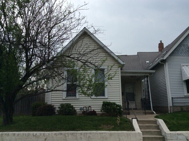 Building Photo - Near Downtown 2 BR home