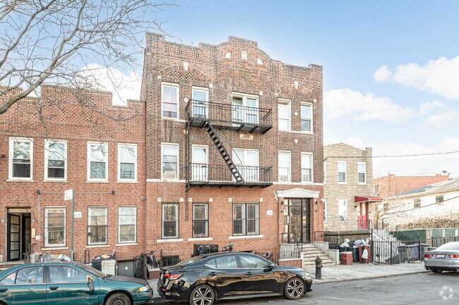 Building Photo - 179 Milford St