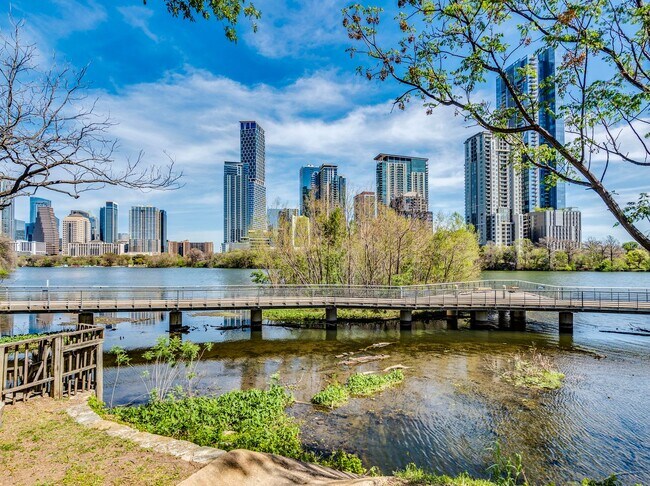 Foto del edificio - 500 E Riverside Dr