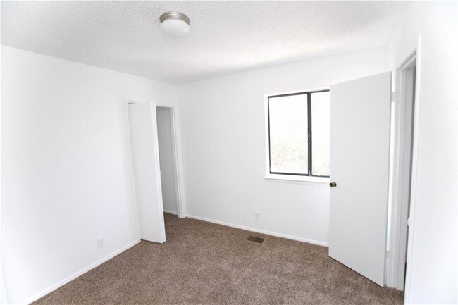 Foto del edificio - 20215 Travis Dr