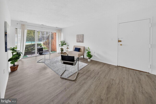 Foto del edificio - 868 College Pkwy
