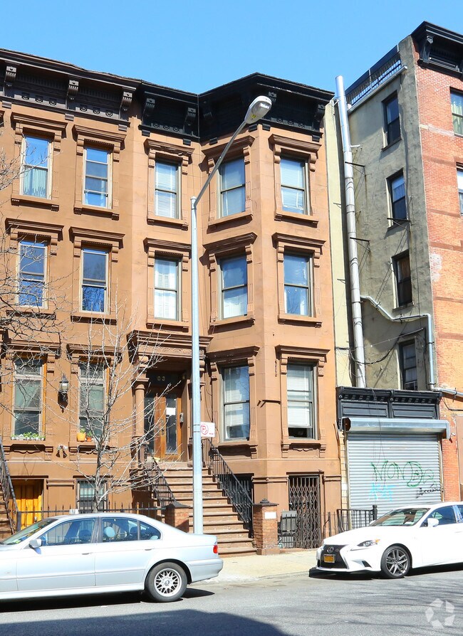 Building Photo - 103 W 131st St