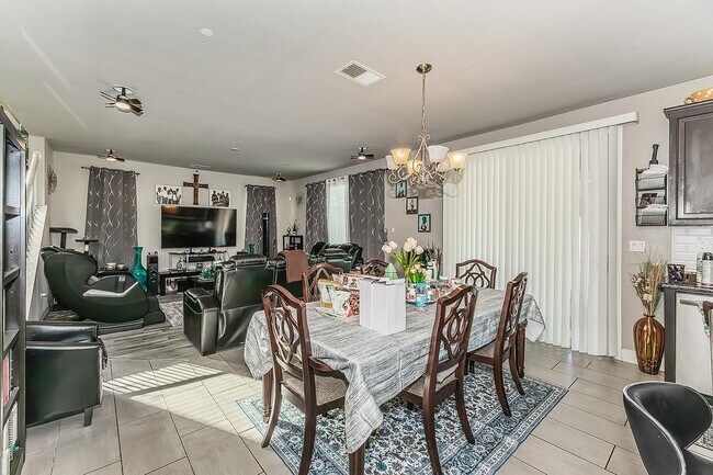 Foto del edificio - 3549 Taylor Ln