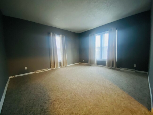 Foto del edificio - 3 bedroom house in Badger available now! $900