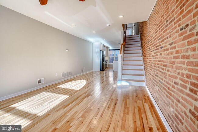 Building Photo - 807 N Chester St