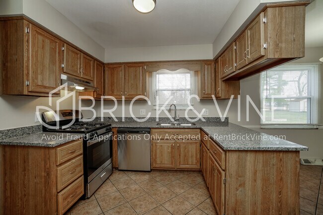 Foto del edificio - 4972 Woodbriar Place