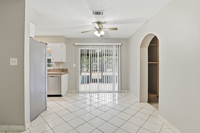 Foto del edificio - 3 bedroom 2 bath house in Northwood Pines