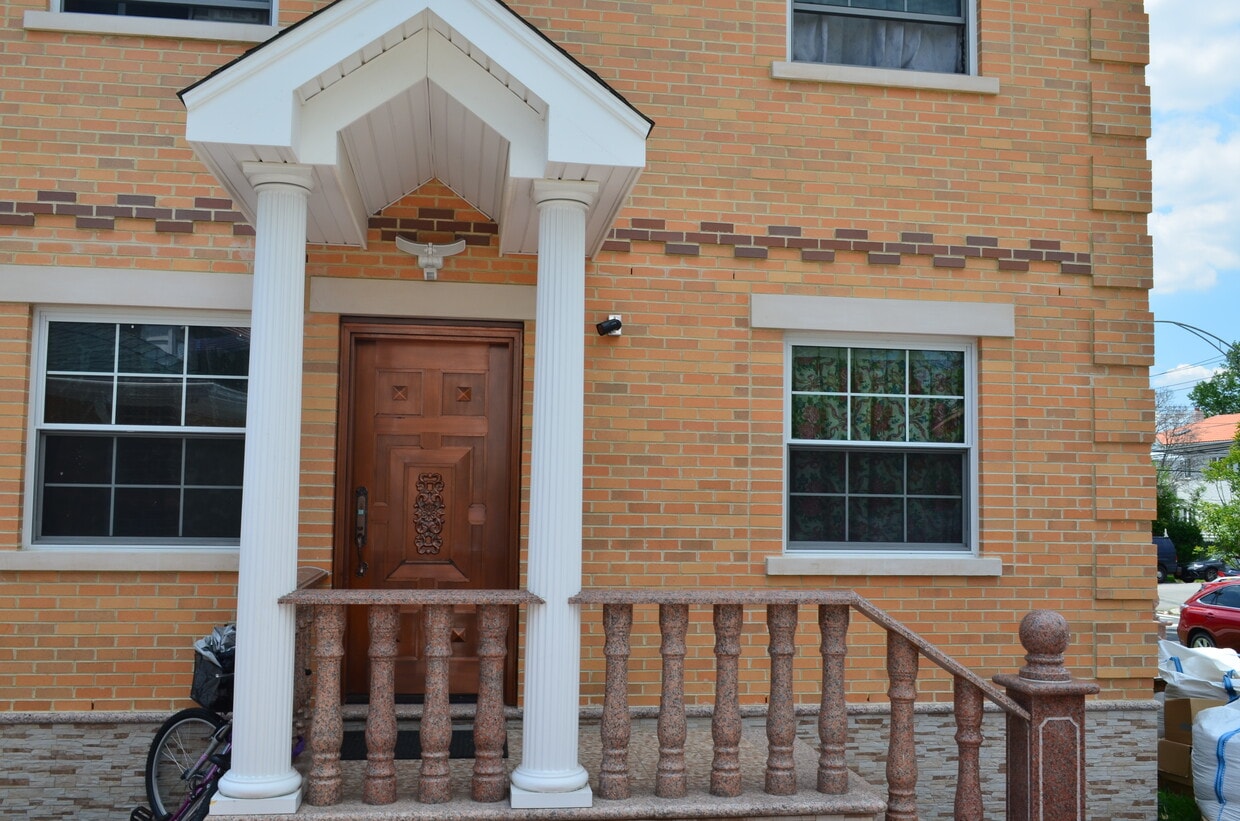 private entrance - 14906 Elm Ave