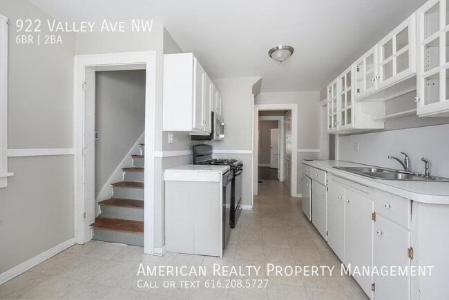 Foto del edificio - 922 Valley Ave NW