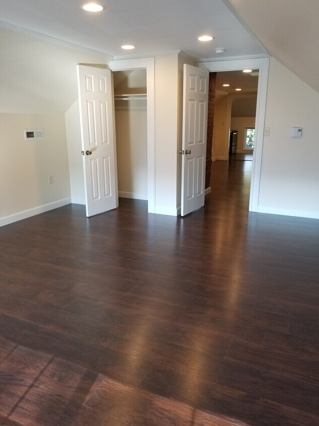 Huge Bedroom - 45 Ardmore St