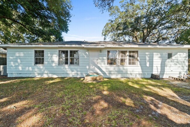 Building Photo - 114 Loizos Dr NW