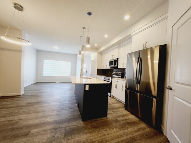 Photo du bâtiment - 472 Edgemont Dr