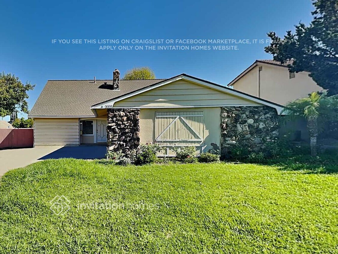 Primary Photo - 2025 S Main St
