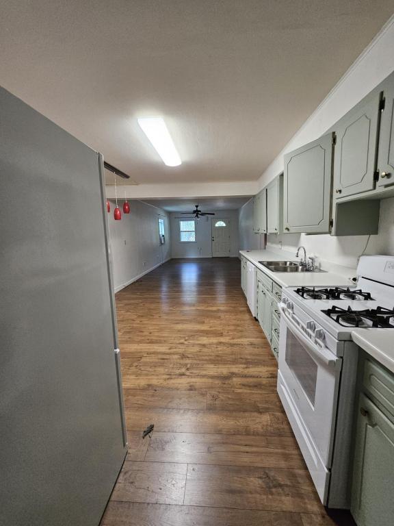 Foto del edificio - 818 B St SE