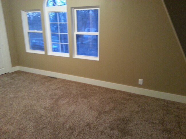 MASTER BEDROOM - 415 W 11th Ave