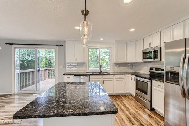 Foto del edificio - 3 br, 2.5 bath House - 5909 Chatham Court ...