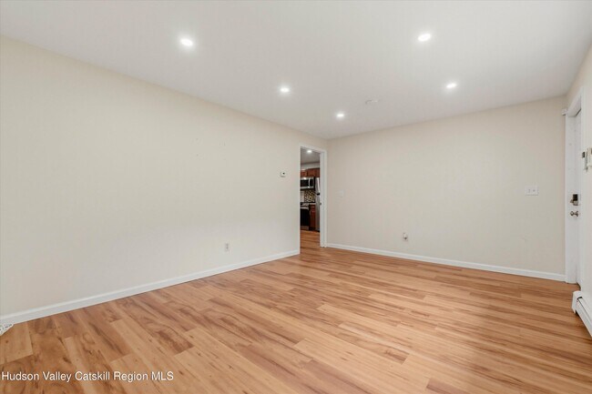 Foto del edificio - 133 N Smith Rd