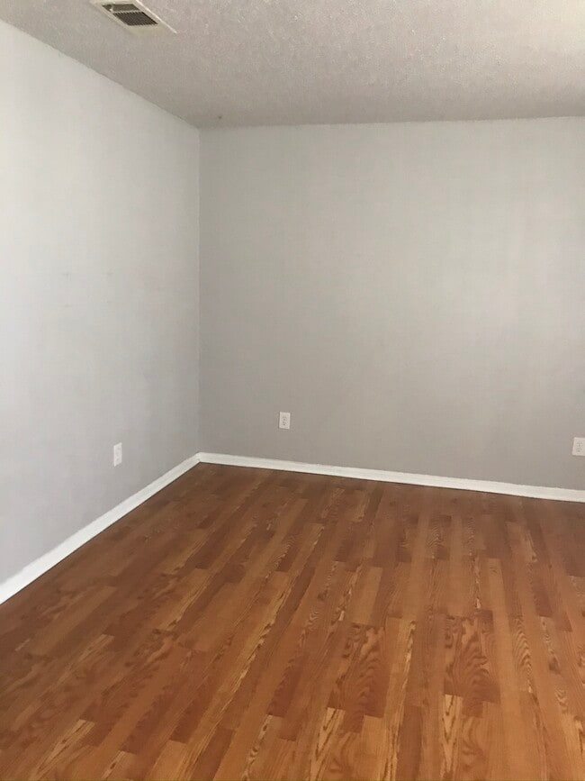 Living Room - 101 W Lonita Ave