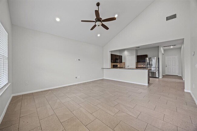 Building Photo - 518 Luna Vista Dr