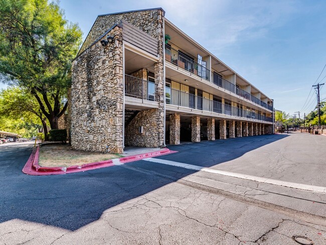 Foto del edificio - Fully appointed Loft with Lake Austin access!