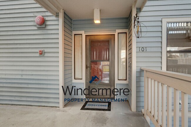 Foto del edificio - 2BR/2BA Condo Overlooking the Bay - Water/Sewer/Garbage included!