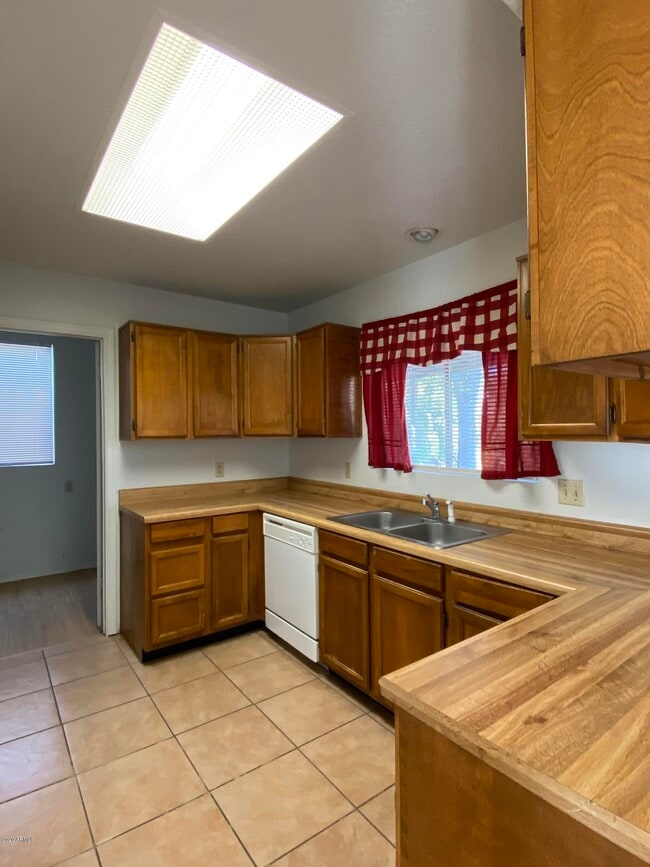 Foto del edificio - 6932 W Paradise Dr