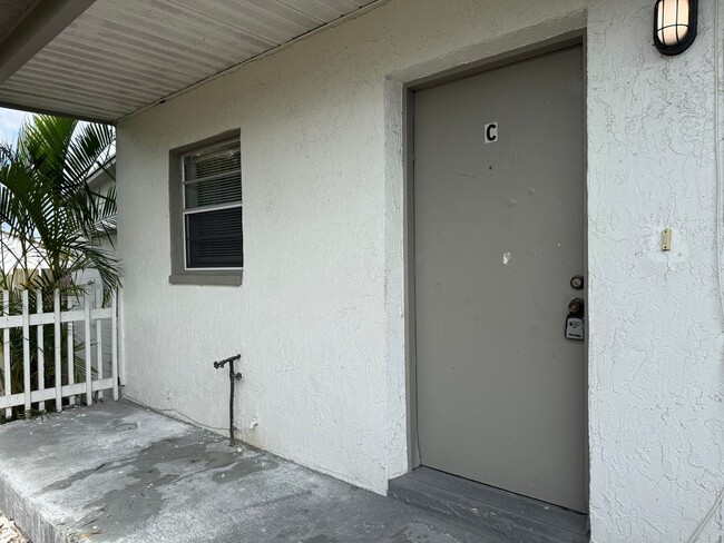 Foto del edificio - Pinellas Park Triplex Units