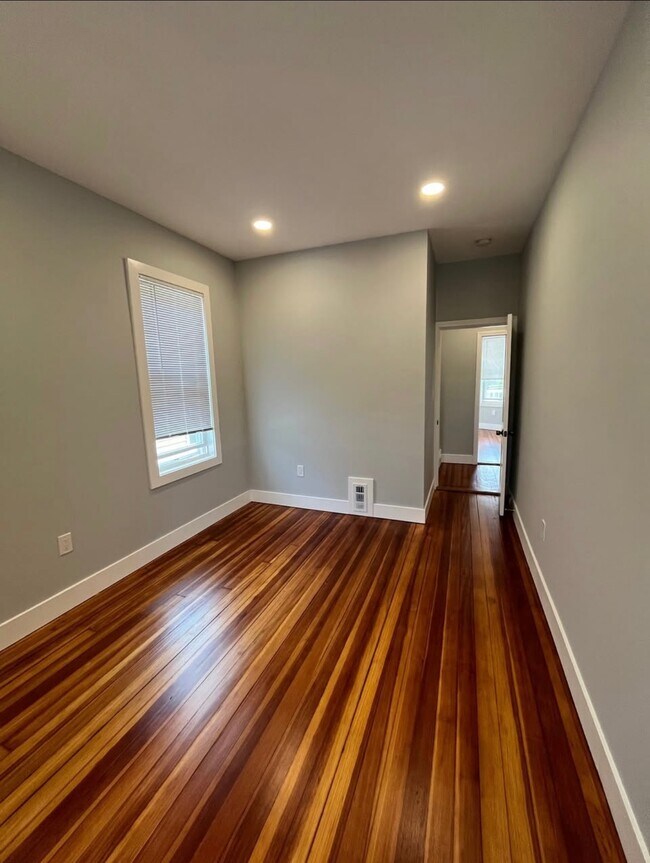 Building Photo - 31 Faywood Ave