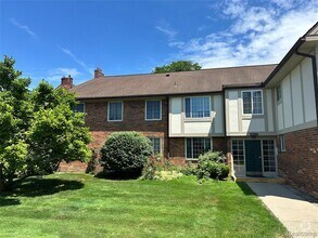 Building Photo - 30272 Southfield Rd