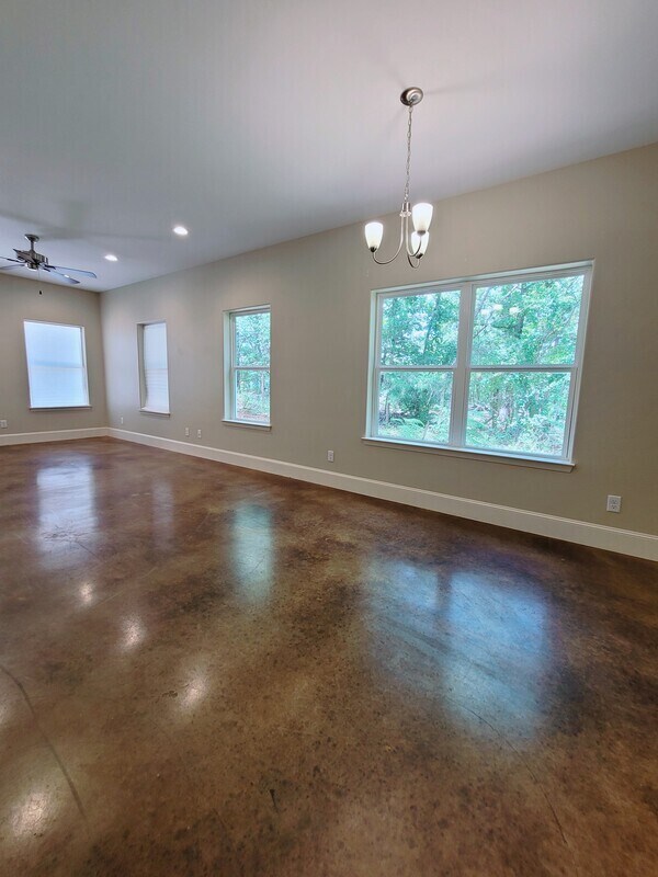 Foto del edificio - 429 Brentwood Dr