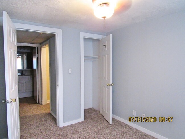 Foto del edificio - 211 W Stop 11 Rd, Indpls, IN 46217