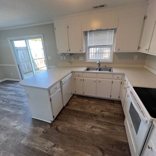 Building Photo - 2340 Vineyard Dr