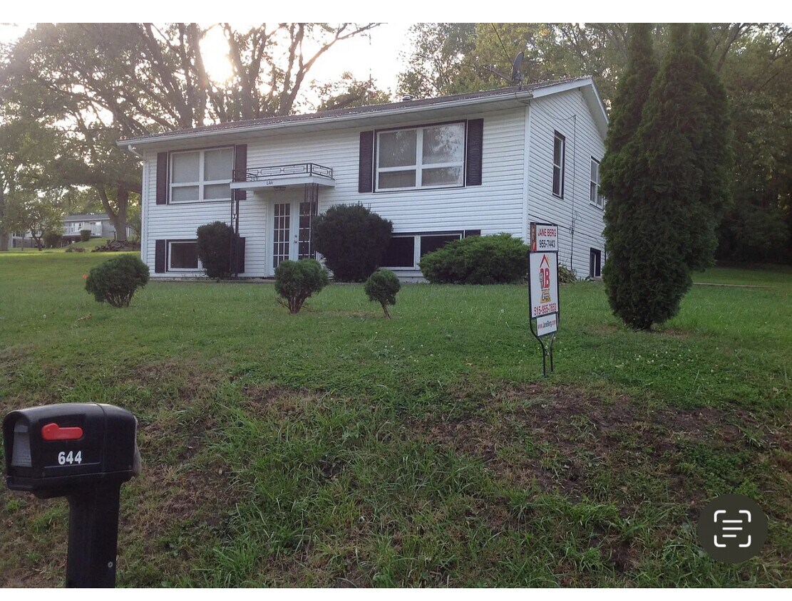 Foto principal - 644 2nd St NW