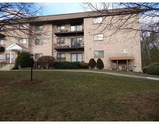 Amplio condominio renovado - 181 Littleton Rd