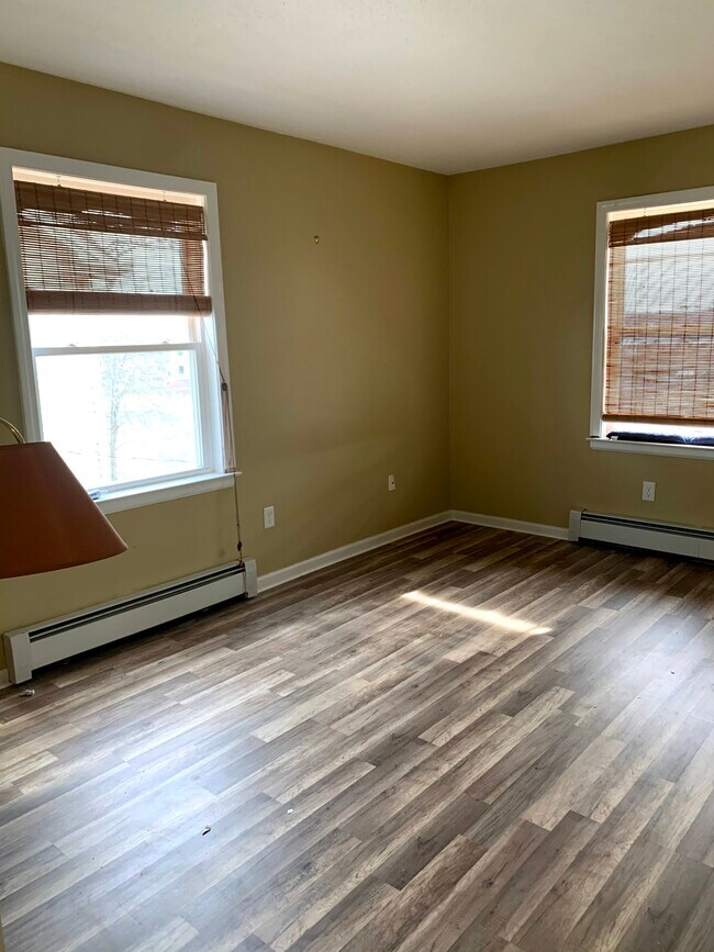 living room - 635 Osgood Ave