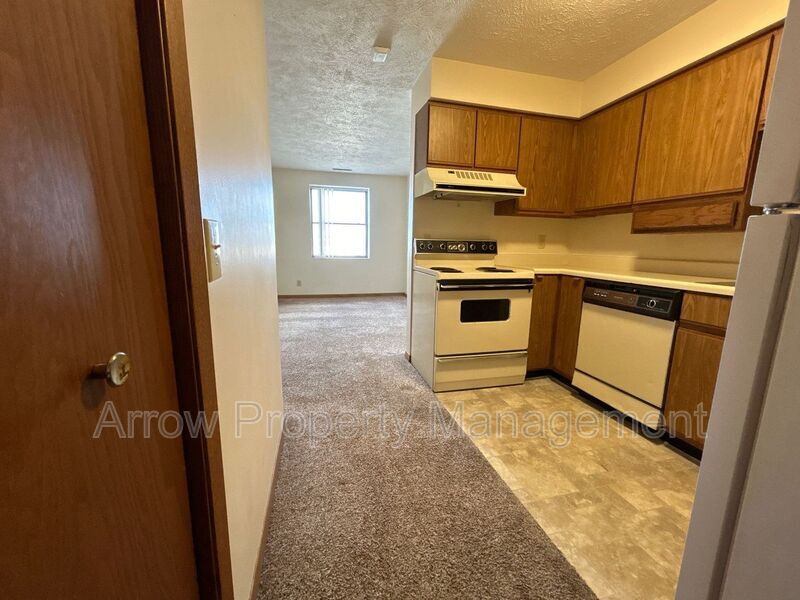 Primary Photo - 208 E 5th St