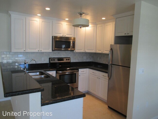 Building Photo - 2 br, 1 bath House - 5201 NE 24 Terrace, #...
