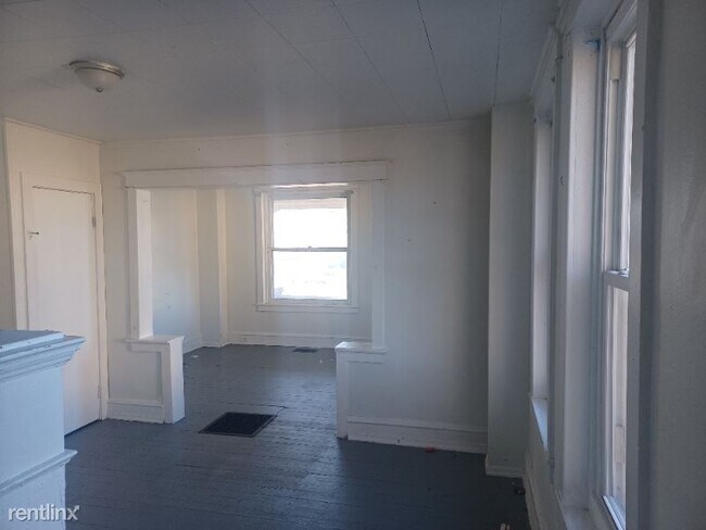 Building Photo - 2 br, 3 bath House - 107 Old Swede Rd