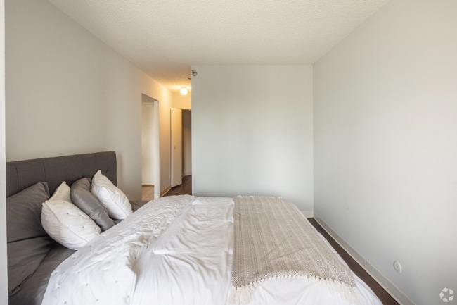 Photo - 439 E Ohio St Apartment