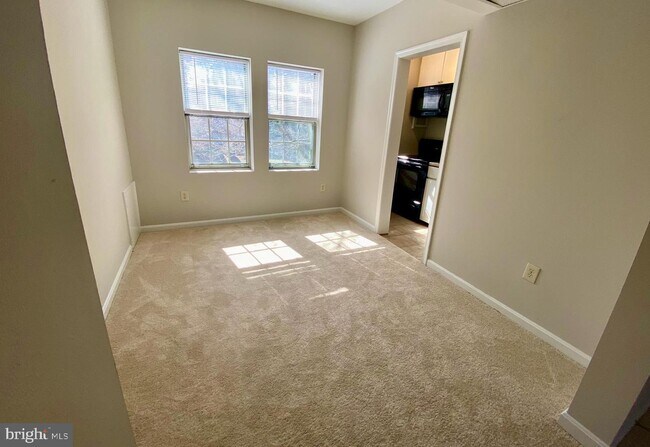 Foto del edificio - 1748 N Rhodes St