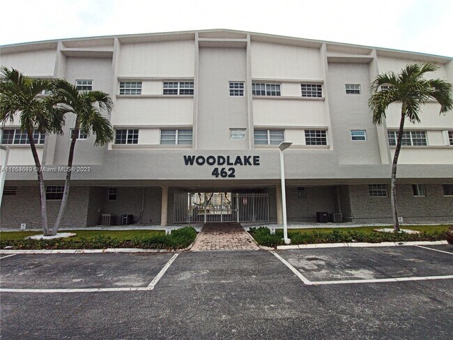 Foto del edificio - 462 Golden Isles Dr