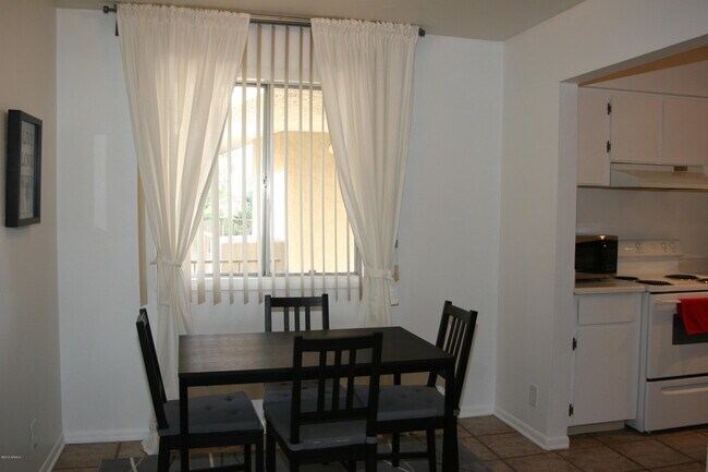 Foto del edificio - 7625 E Camelback Rd