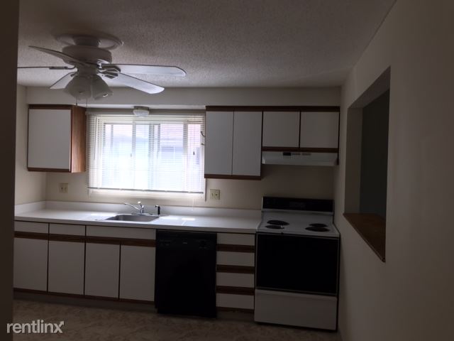 Building Photo - 207 Village Dr
