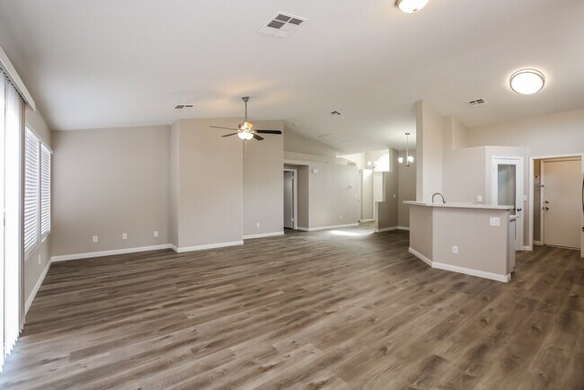 Foto del edificio - 1604 Watercreek Dr