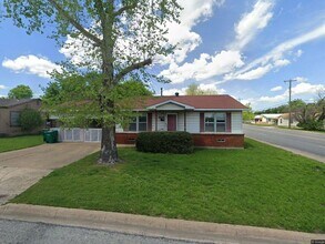 Building Photo - 1717 E Cherry St